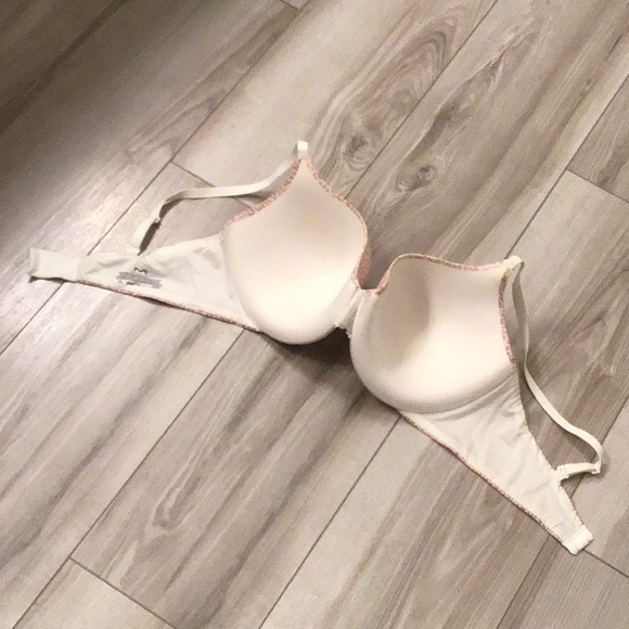 Like New Maidenform Padded Push Up - 40D - Picture 6 of 9